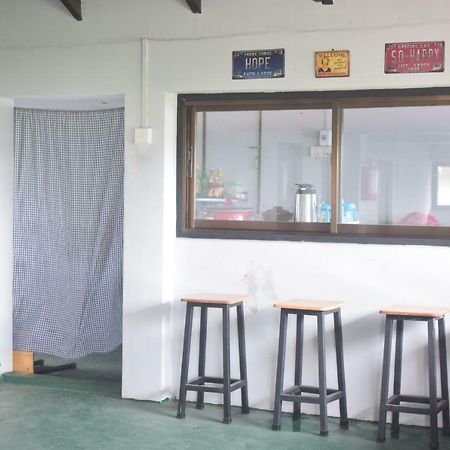 Celia Hostel Mandalay Exteriör bild