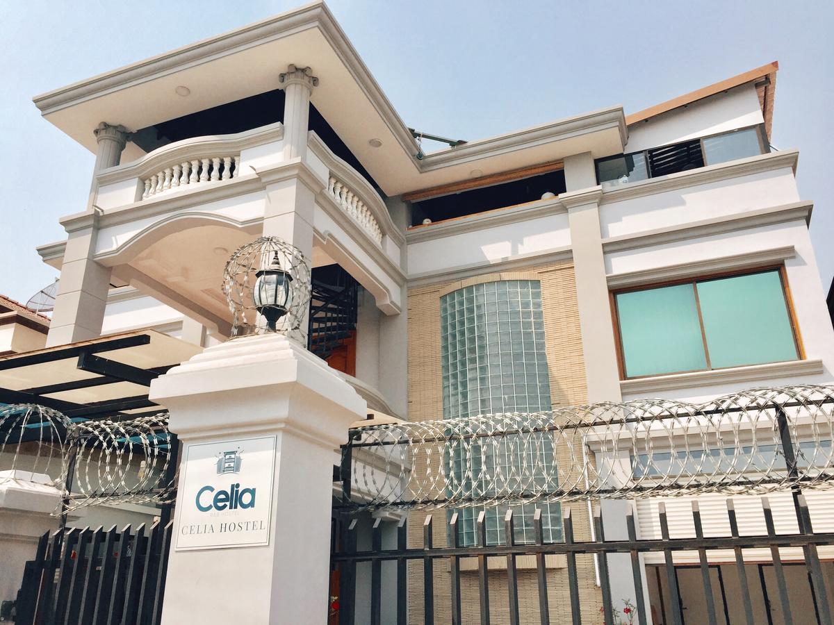 Celia Hostel Mandalay Exteriör bild