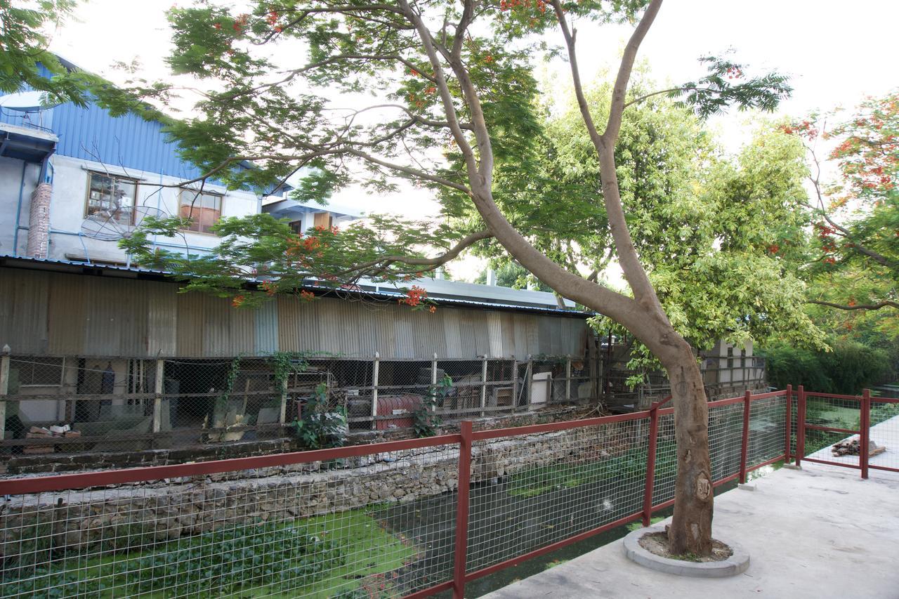 Celia Hostel Mandalay Exteriör bild