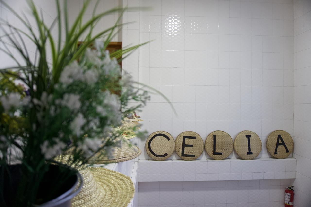 Celia Hostel Mandalay Exteriör bild