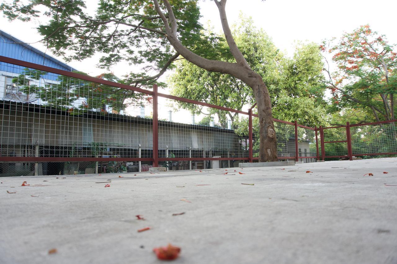 Celia Hostel Mandalay Exteriör bild