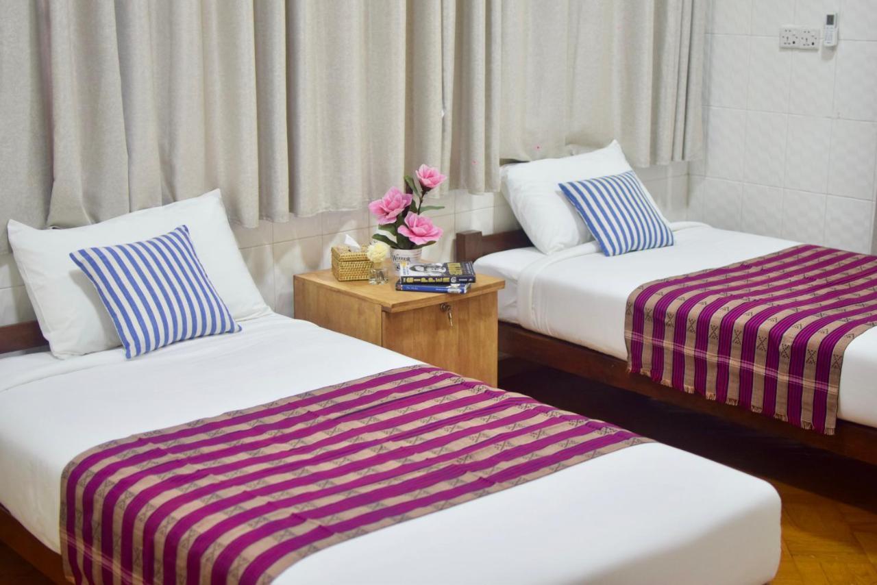 Celia Hostel Mandalay Exteriör bild
