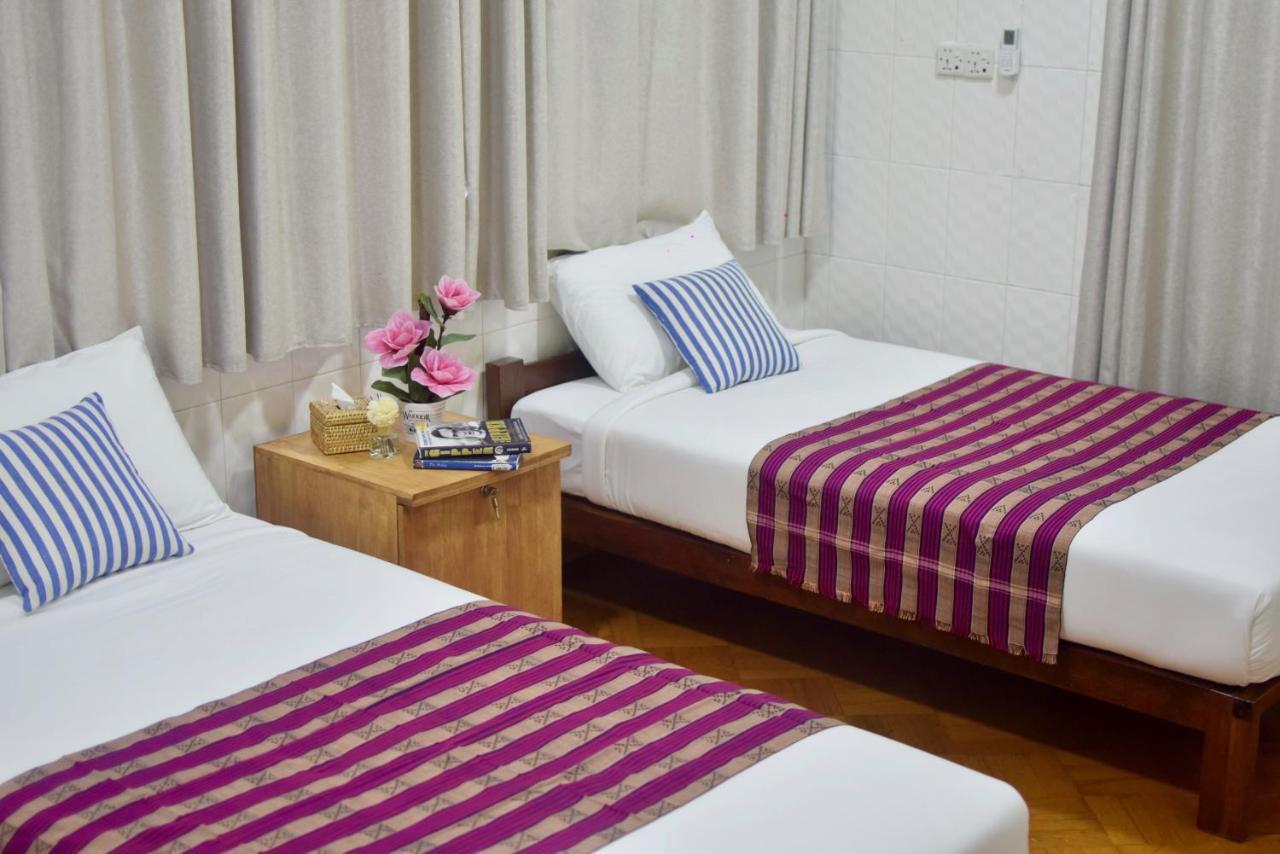 Celia Hostel Mandalay Exteriör bild