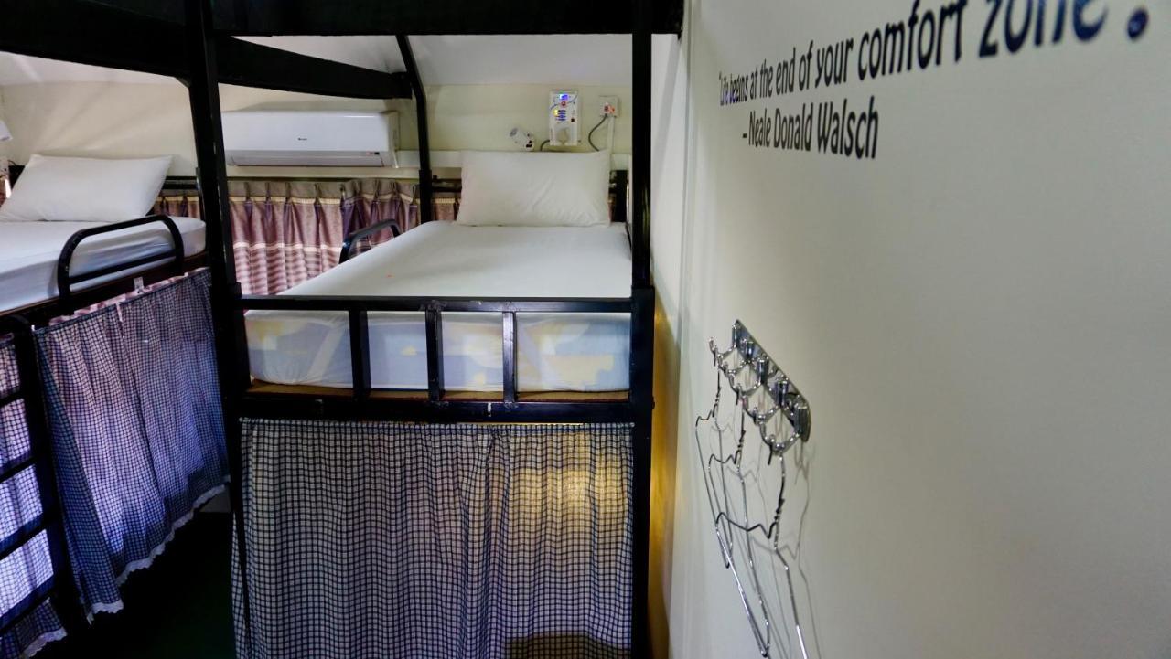 Celia Hostel Mandalay Exteriör bild