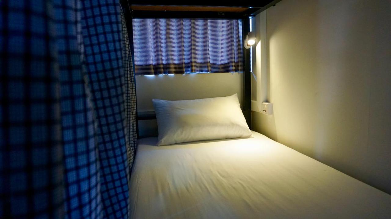Celia Hostel Mandalay Exteriör bild