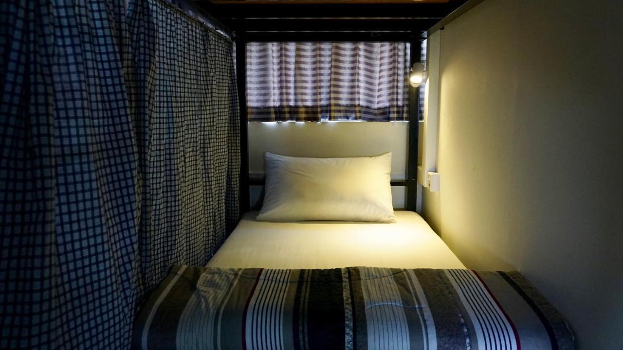 Celia Hostel Mandalay Exteriör bild