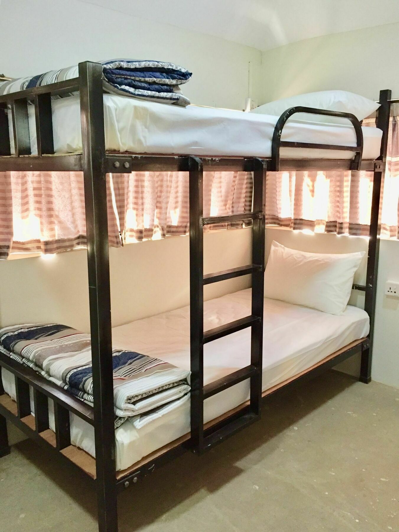 Celia Hostel Mandalay Exteriör bild
