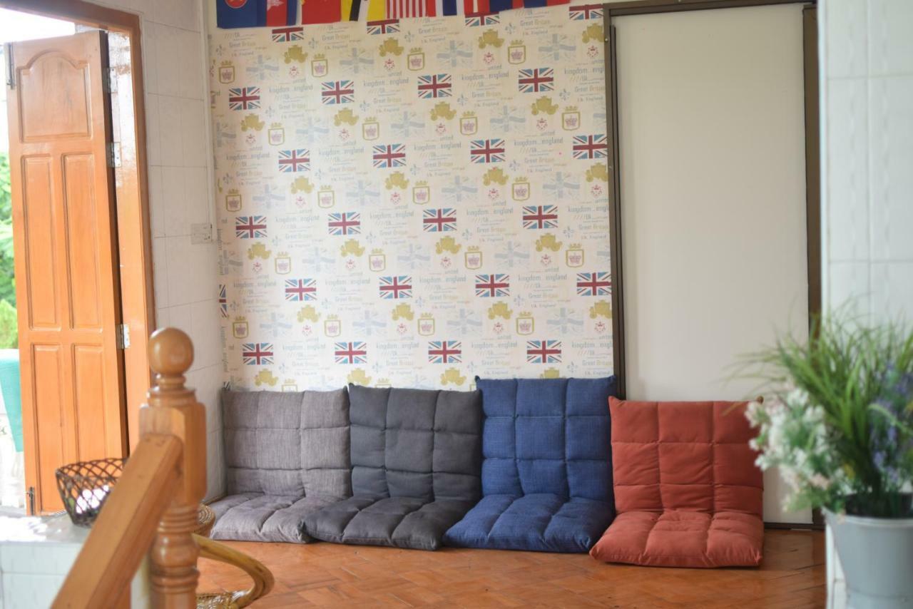 Celia Hostel Mandalay Exteriör bild