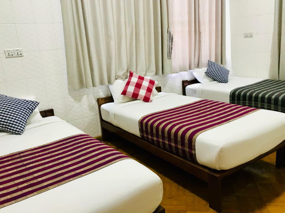 Celia Hostel Mandalay Exteriör bild