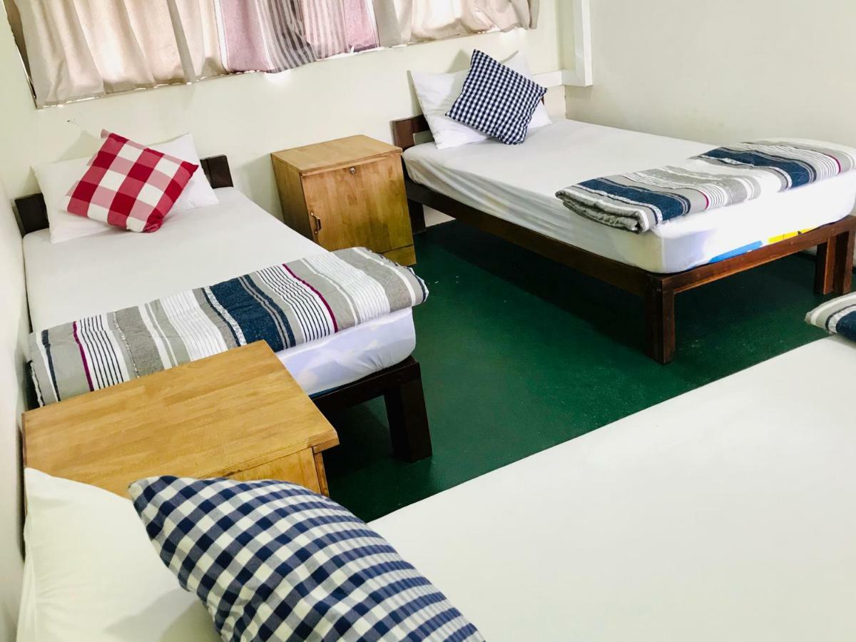 Celia Hostel Mandalay Exteriör bild