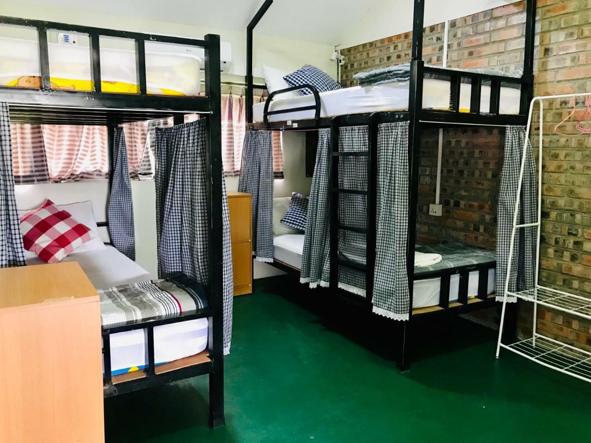 Celia Hostel Mandalay Exteriör bild