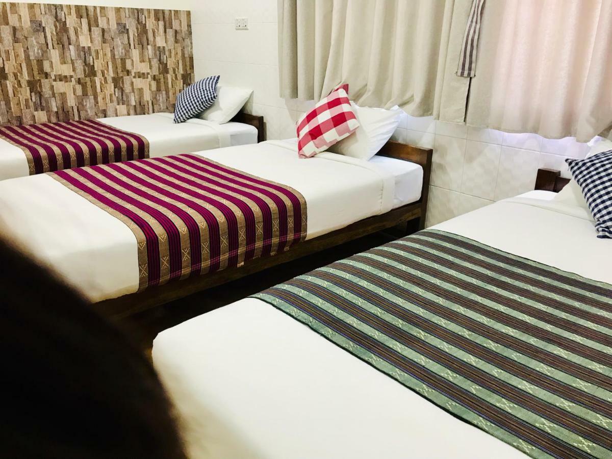 Celia Hostel Mandalay Exteriör bild