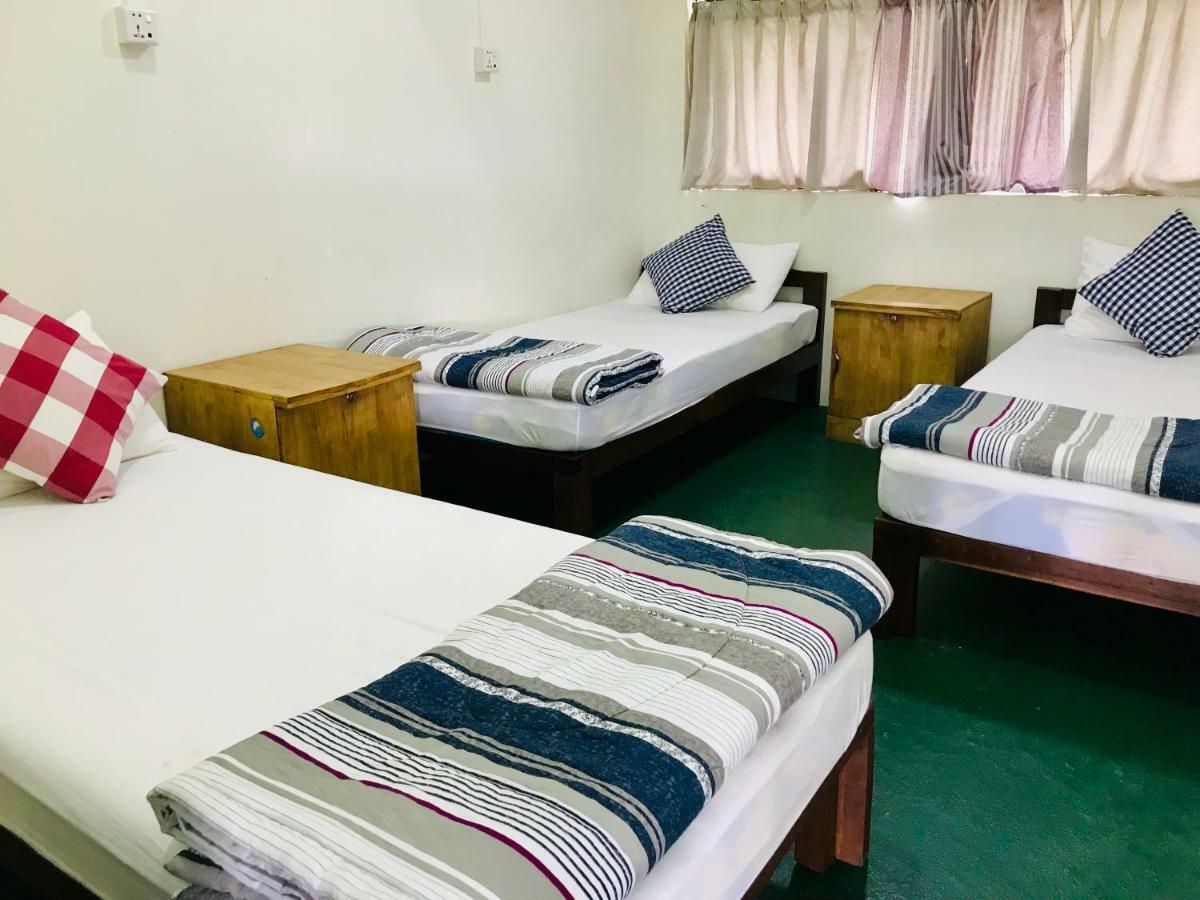 Celia Hostel Mandalay Exteriör bild