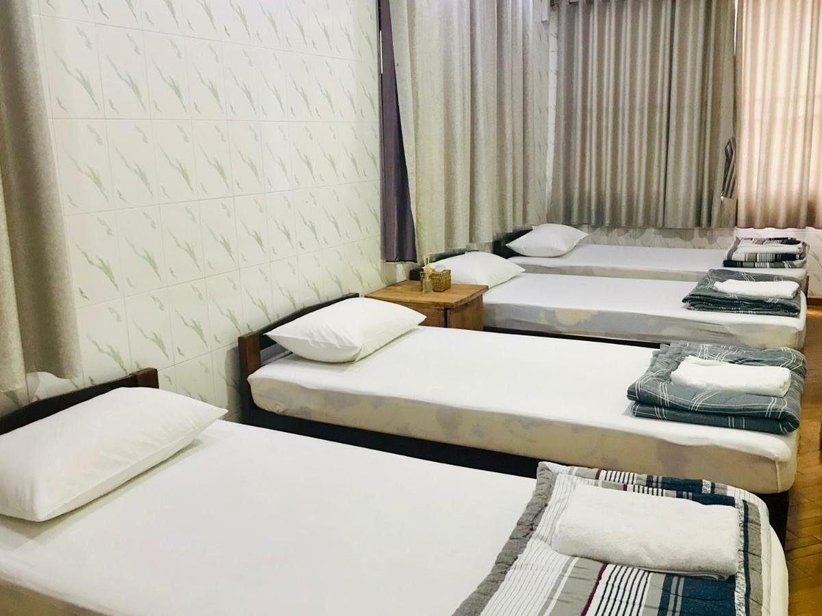 Celia Hostel Mandalay Exteriör bild