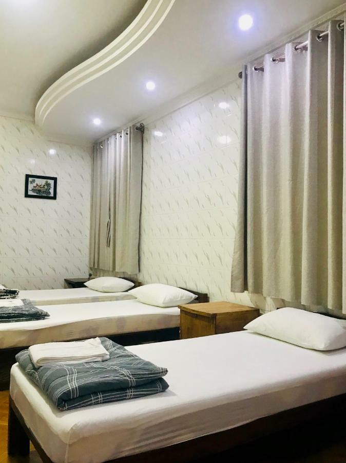 Celia Hostel Mandalay Exteriör bild